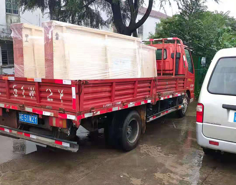 蘇州宏康醫療生產的鉛玻璃裝貨完畢，準備發往上海！